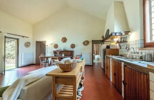 Ponte di Gabbiano House | Restored barn with views of Siena countryside