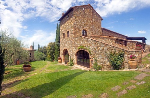 Cinigiano Apartment | Romantic Stone Apartment with Pool and close to Seaside