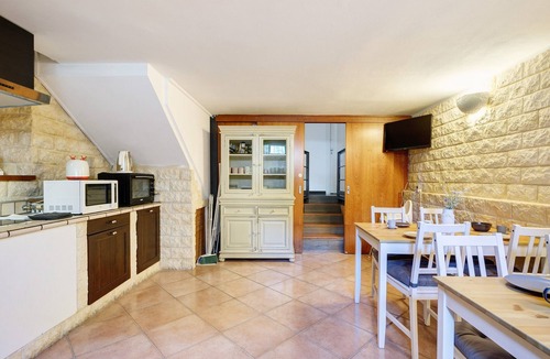 Como Apartment | Room 1 for 3 Guests with Wi-Fi in Como