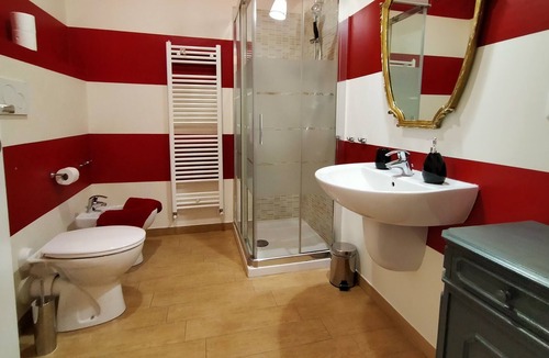 Seregno Apartment | ROSSO AMARANTO APARTMENT - BETWEEN MILAN AND COMO