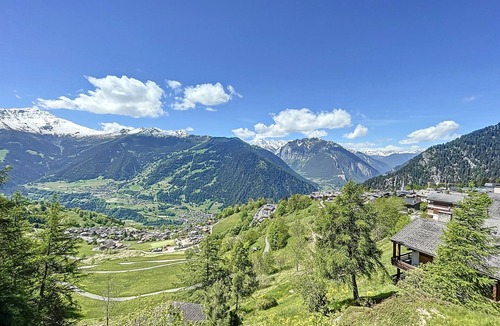 Verbier Apartment | Royal 6, centrally located. Close to shops and restaurants