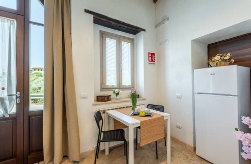 Montalcino Apartment | Sant'Antimo Montalcino Holiday Home with Garden View and Private Parking