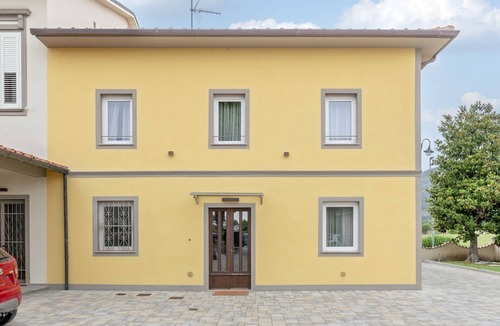Pontasserchio Apartment | SAVANA: Relax and enjoy this simple yet elegant apartment, equipped with all the comforts: PRIVATE parking, FULL HD TV, AIR CONDITIONING, and a fully equipped bathroom with a walk-in shower. All of this just 10 minutes from Pisa and 25 minutes from the b