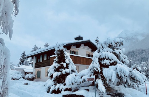 Lenz Apartment | Schmuckstück mit Sonnenterasse, Direkteinstieg auf Langlauf-loipe und Biketrails