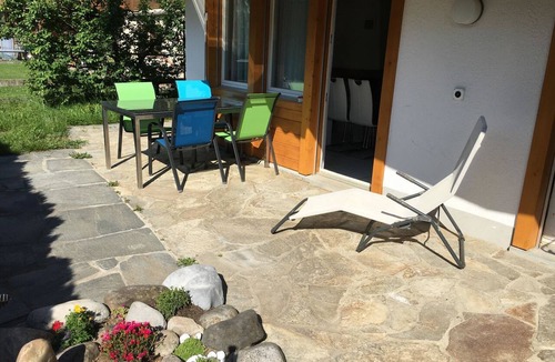 Ringgenberg Apartment | Schwizi's Holiday Apartments Appartement/Fewo, Badewanne, 1 Schlafraum No. 06 by Interhome