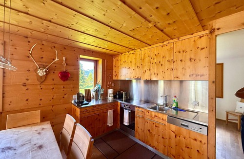 Parpan Apartment | Ski Apartment with Fireplace & Mountain Views