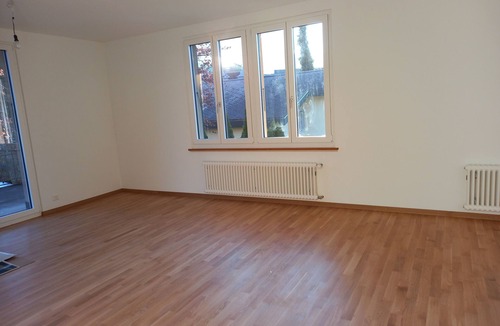 Central Interlaken Villa | SKY Boutique Villa sleeps 4-10, Parking/Laundry, Close to Train/Bus/Town