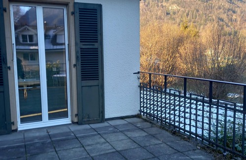 Central Interlaken Villa | SKY Boutique Villa sleeps 4-10, Parking/Laundry, Close to Train/Bus/Town
