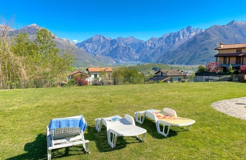 Colico Piano Apartment | Sole 4 Garden Holiday Apartment with Pool
