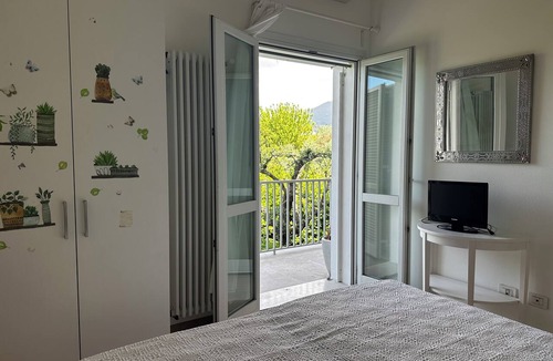 Querceta Apartment | Spacious 4-bedroom apartment with WiFi, AC in Seravezza