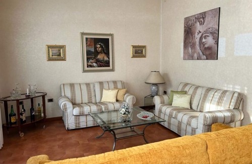 Arenella Apartment | Spacious, centrally located home, very close to the subway