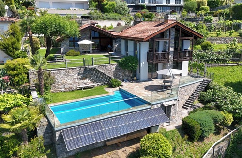 Minusio House | Spacious holiday complex for 6+ people with a swimming pool overlooking Lake Mag