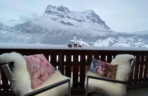 Grindelwald Apartment | Spacious penthouse with balcony and panoramic mountain views