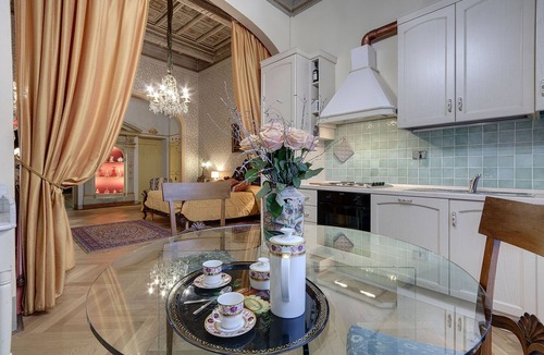 San Frediano Apartment | Special apartment with terrace and original frescoes 700 close to old bridge