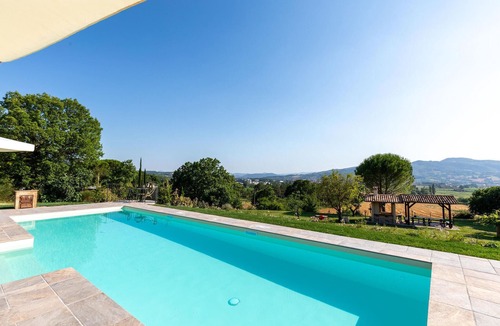 Citta di Castello House | Spend your vacations with the whole family in the large and magnificent farmhouse.