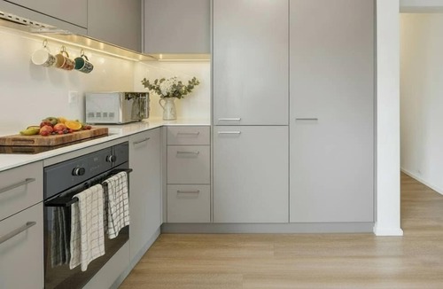 Oerlikon Apartment | Stilvolle Wohnung 5min von Zürich Bahnhof! (101)