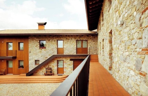 Faedis House | Stone House - Winery Stay