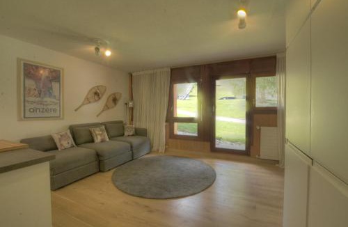 Anzere Apartment | Studio Gemeaux 206 sur la place du Village a Anzere