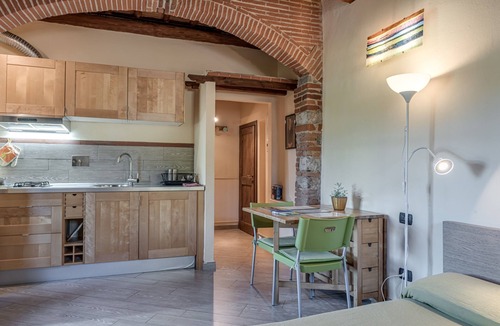 San Martino alla Palma Apartment | Studio 'Libeccio' with Shared Pool, Wi-Fi and Air Conditioning