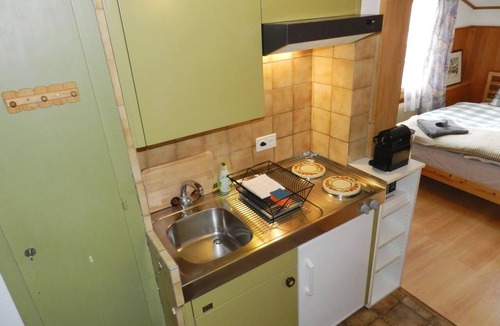 Gstaad Apartment | Studio Oehrli Studio, Dusche oder Bad, WC 2-Bettwohnung by Interhome