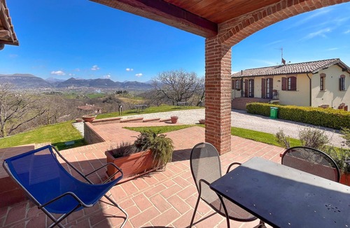 Monteluiano Apartment | Stunning apartment in Gubbio with WiFi