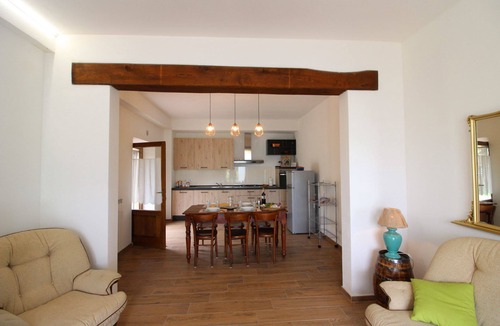 Castiglion Fiorentino Villa | Stunning private villa for 6 people with WIFI, private pool, A/C, TV and terrace, close to Cortona