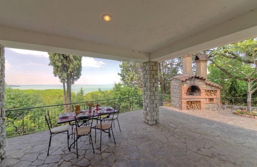 San Feliciano House | Stunning home in San Feliciano Sul T.PG