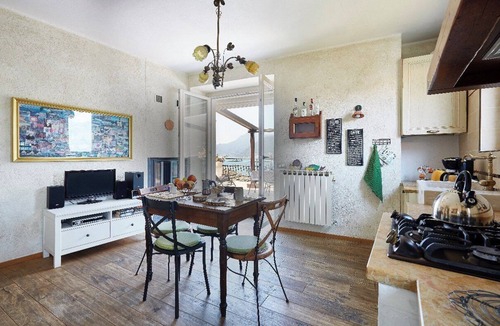 Naggio Apartment | Stunning lake view terrace in a medieval village