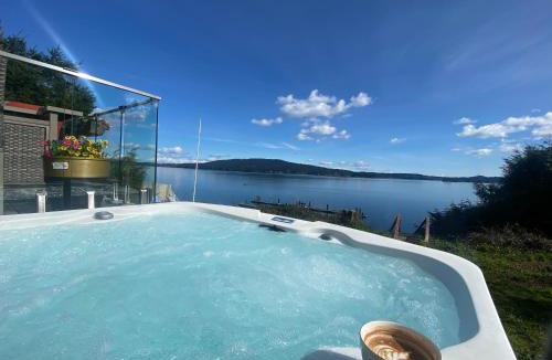 Bamberton House | Stunning oceanfront home 4br3b sunrise beachcombing near Bamberton Park
