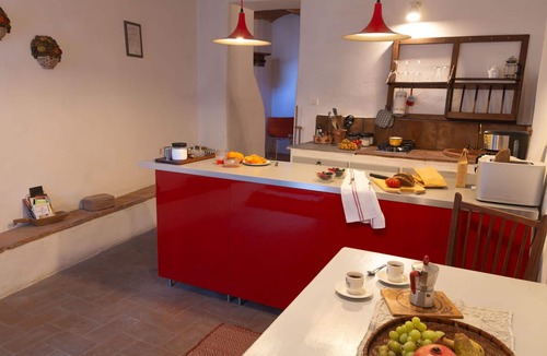 Pergine Valdarno House | Stunning private villa for 2 guests with A/C, hot tub, WIFI, TV and pets allowed, close to Arezzo