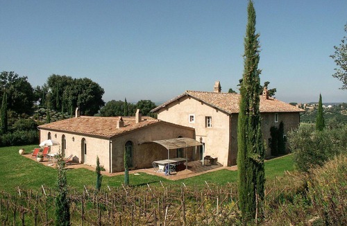 Camigliano Villa | Stunning private villa for 18 guests with WIFI, private pool, A/C, TV and panoramic view