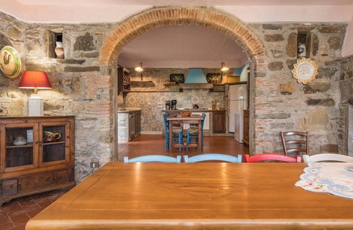 Bucine Villa | Stunning private villa with private pool, WIFI, patio, pets allowed and panoramic view