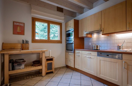 Ovronnaz House | Stunning private villa for 6 guests with WIFI, TV, balcony, pets allowed and panoramic view
