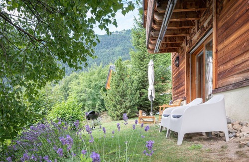Ovronnaz House | Stunning private villa for 6 guests with WIFI, TV, balcony, pets allowed and panoramic view
