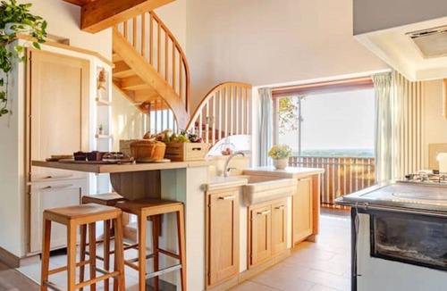 Mernico House | Stunning private villa with A/C, WIFI, hot tub, TV, terrace, pets allowed and panoramic view