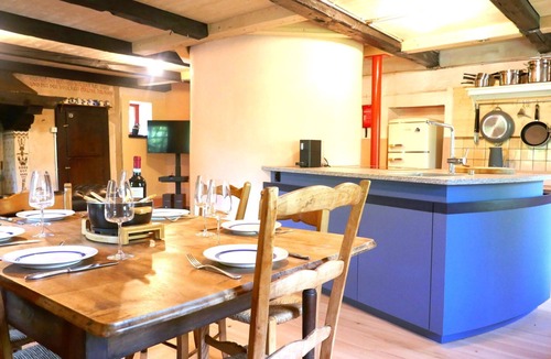 Semione House | Stunning private villa for 6 guests with WIFI, TV and patio