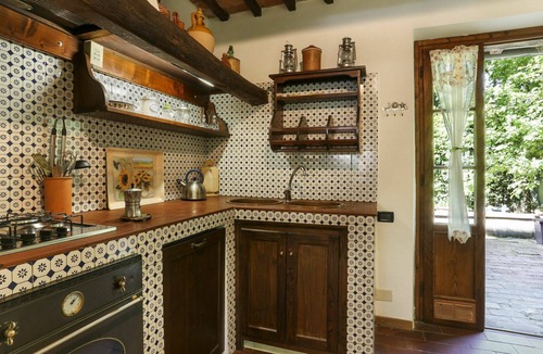 Santa Maria del Giudice Villa | Stunning private villa for 8 people with WIFI, TV, patio and pets allowed
