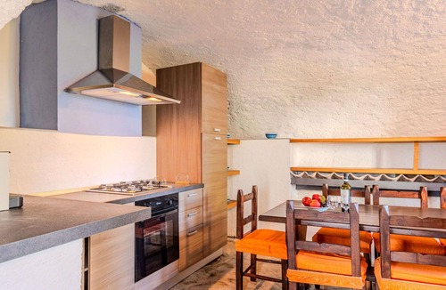 Calozzo House | Stunning private villa for 6 guests with WIFI, TV and patio