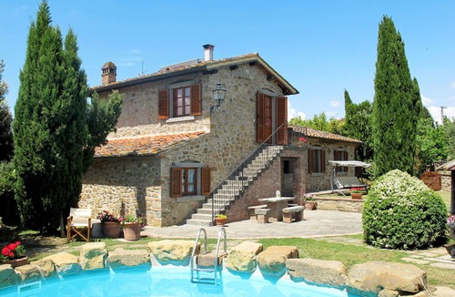 Oliveto Villa | Stunning private villa for 8 guests with private pool, WIFI, A/C, TV, patio and pets allowed