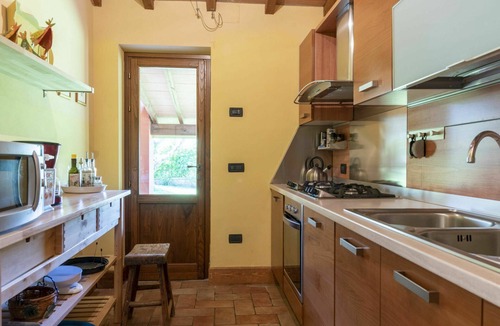 Vetralla Villa | Stunning private villa for 8 people with WIFI, private pool, A/C, TV and patio