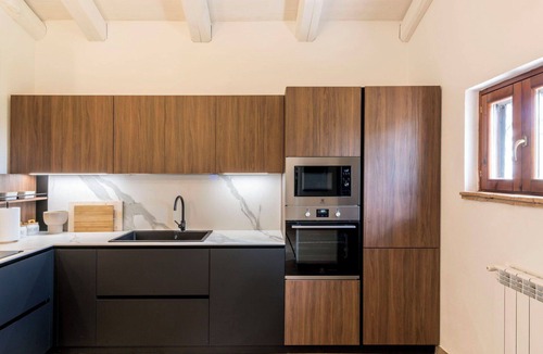 Viterbo Villa | Stunning private villa for 8 people with A/C, WIFI, hot tub, TV and balcony