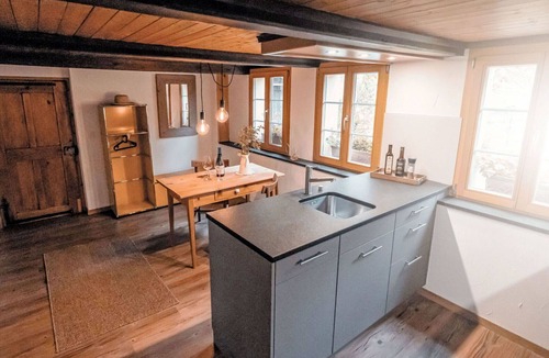 Innertkirchen Villa | Stunning villa for 2 guests with WIFI, TV, patio and panoramic view