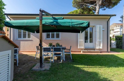 Tirrenia Villa | Stunning Villa Steps from the Beach