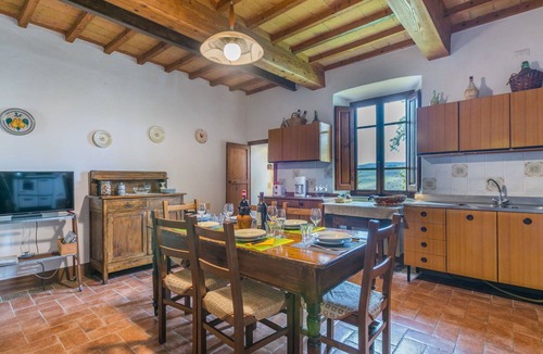 Radda in Chianti Villa | Stunning villa for 6 people with WIFI, TV, terrace, pets allowed and panoramic view