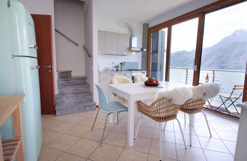 Perledo Apartment | Sunset 180, Lake View With a Pool By Halldis