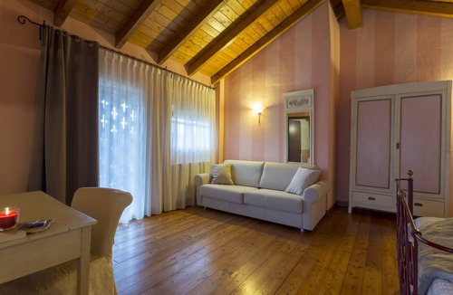 Invorio Hotel | Tenuta Montezeglio