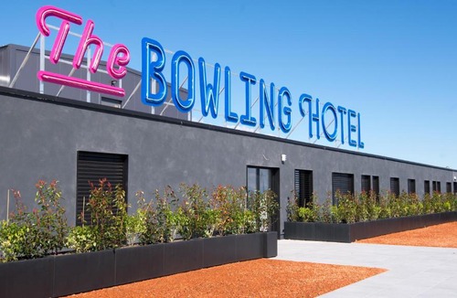 Signy-Avenex Hotel | The Bowling Hotel