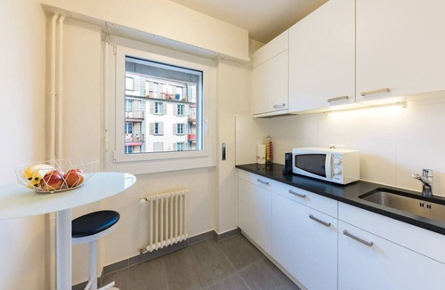 Lausanne Apartment | The Elegant Minimalist Lakefront