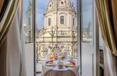 Rome City Centre Apartment | The View Colonna Traiana: a boutique luxury home in the Heart of ancient Rome