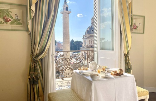 Rome City Centre Apartment | The View Colonna Traiana: a boutique luxury home in the Heart of ancient Rome